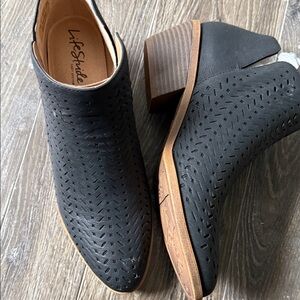 Life Stride Black Textured Ankle Boots